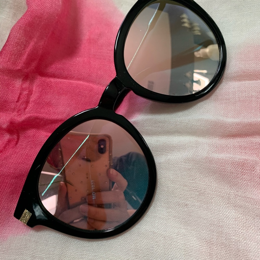Oversize rose gold mirrored sunglasses